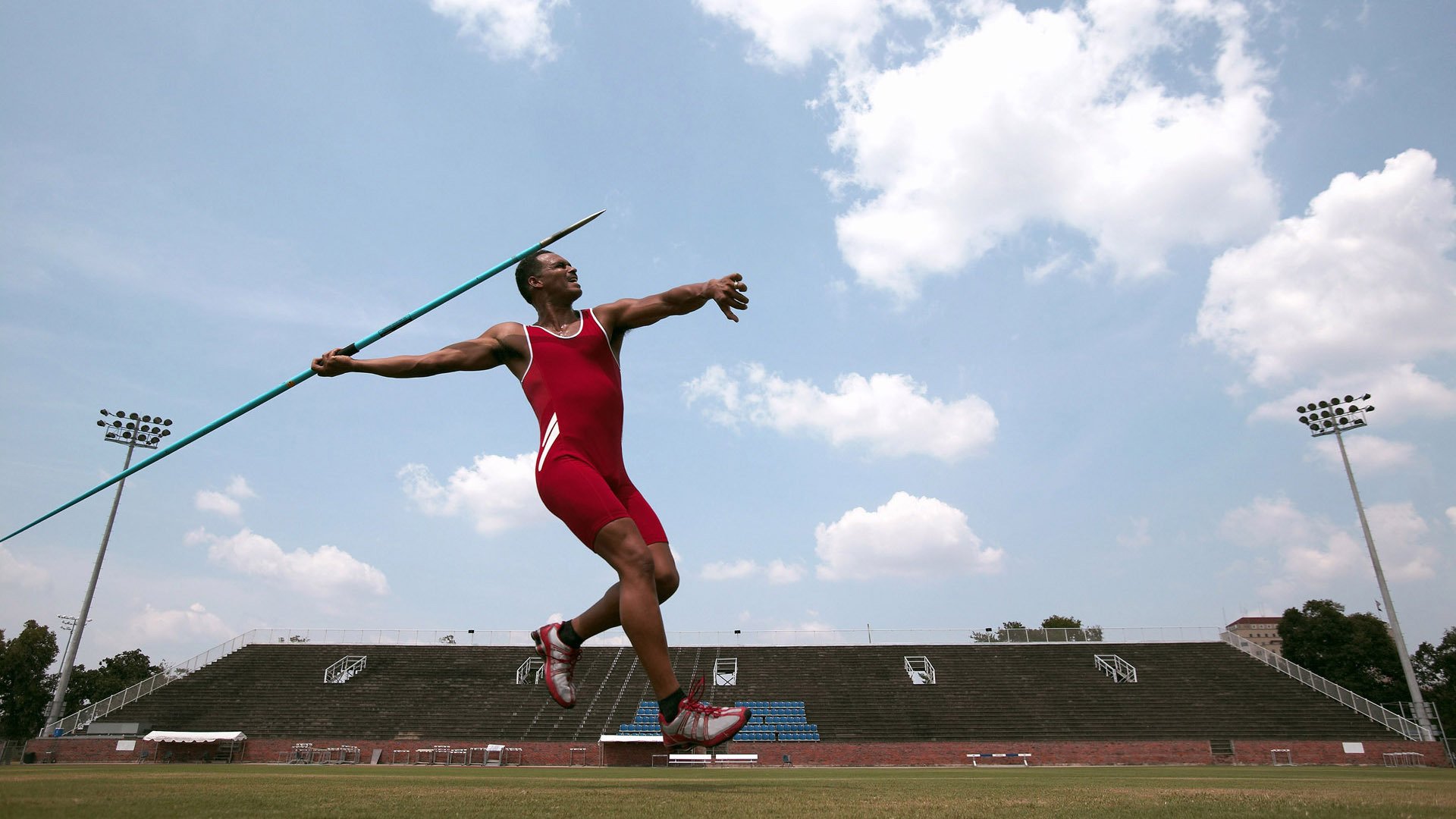 下载乐鱼体育APP-【击球技巧革命】面对高速投球，打者应如何调整击球位置？，高速运球如何上篮